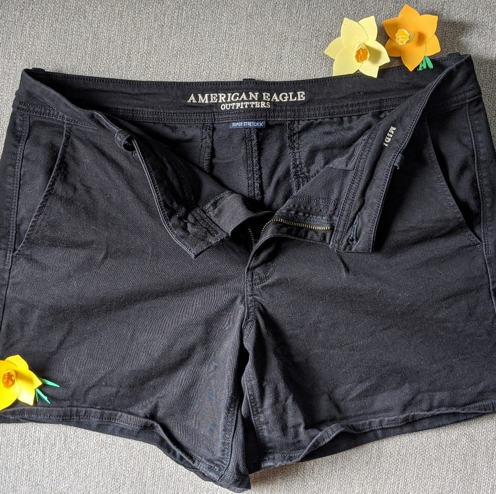 AE Midi Black Shorts